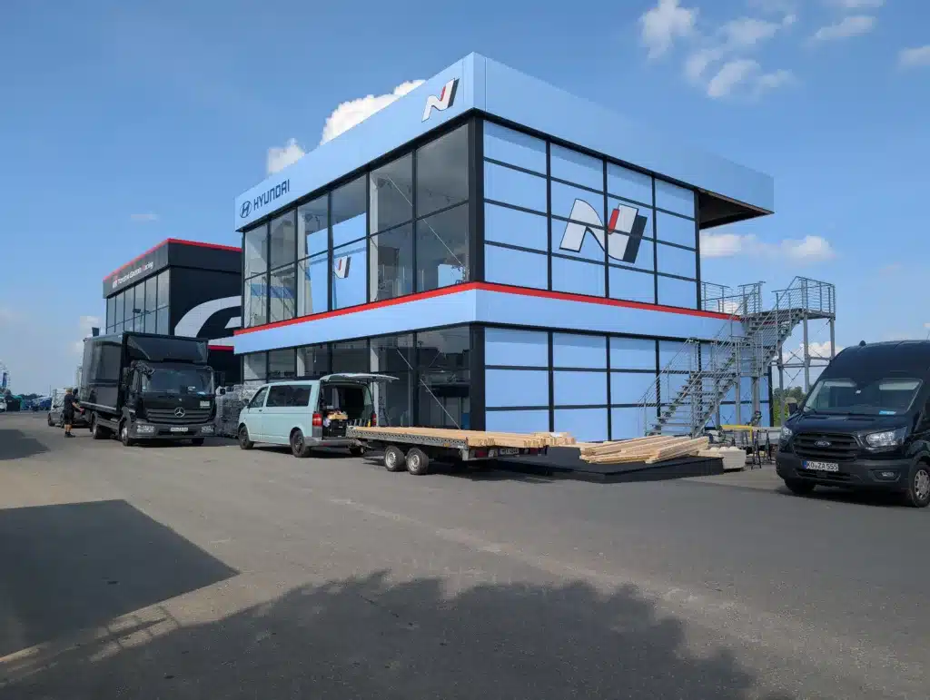 Hyundai Racing Team Gebäude beim 24h-Rennen 2025. Vorbereitung für den Start 2026.