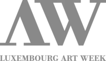 Luxembourg Art Week Logo: Professionelles Event-Branding und Venue-Beschriftung für Kunstausstellungen und Digitaldruck Projekte.
